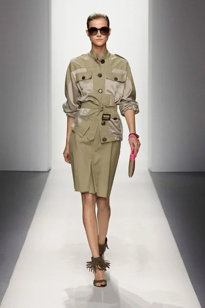 Look 12